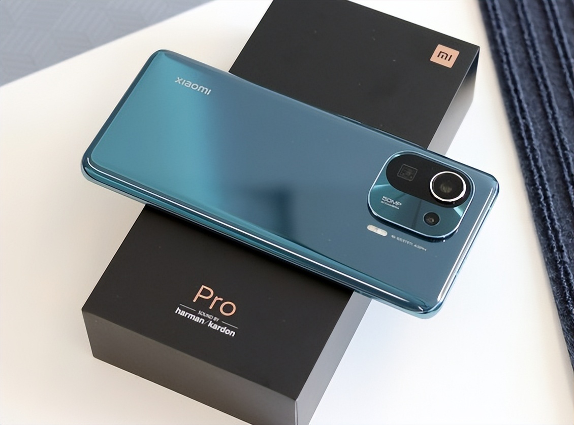 用了两年的小米一点也不卡顿,用了小米换苹果感觉不习惯