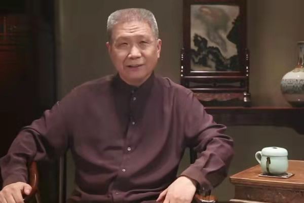 老板卖出5个鸡缸杯赚200元，暗自欢喜，却不知自己杯子价值2.3亿