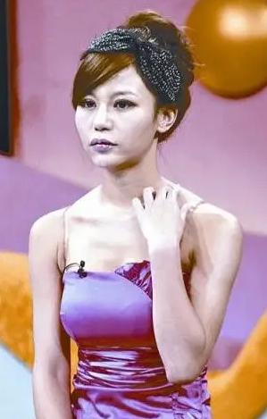 12年过去了，“宁坐宝马哭，不坐单车笑”的女孩，嫁入豪门了吗？