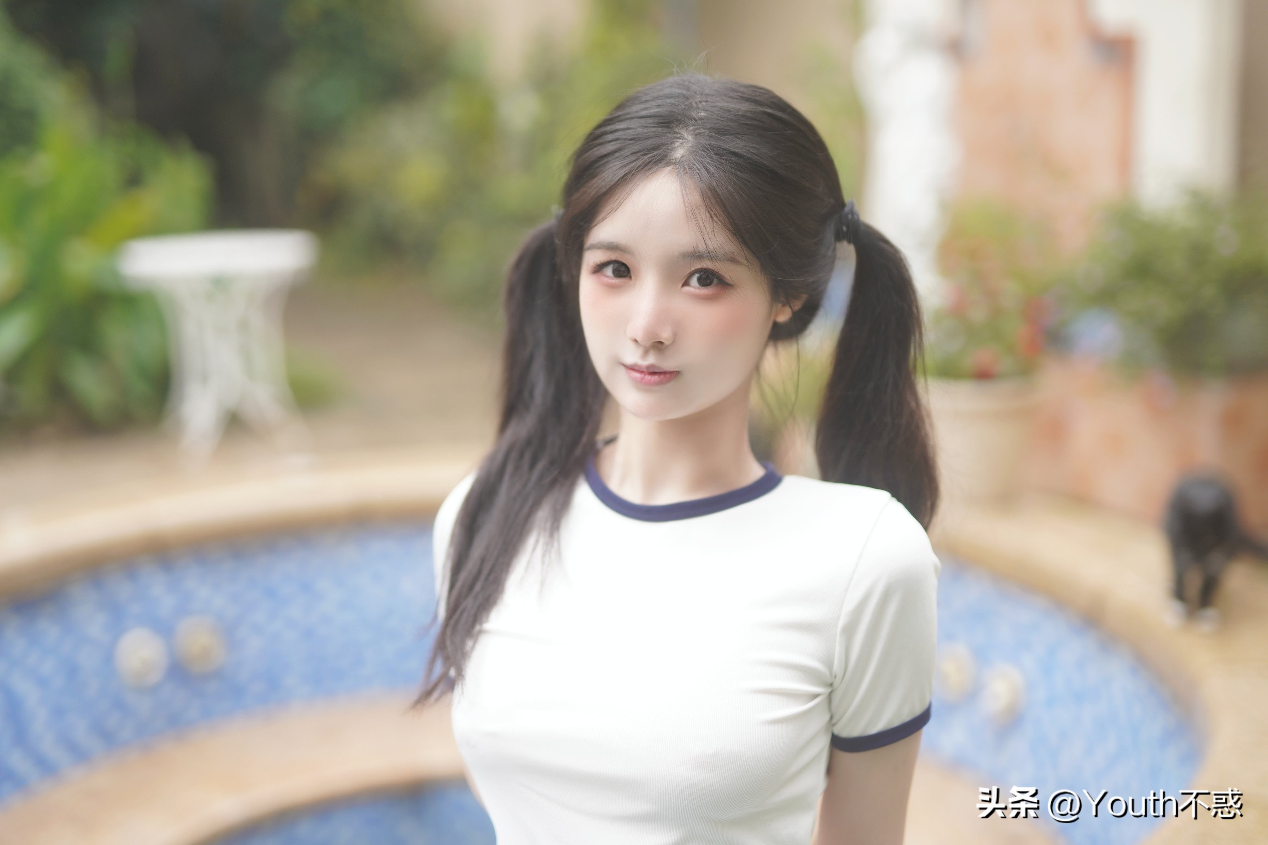 “福利姬”灰色产业链曝光，暗处贩卖自己，收入上千万