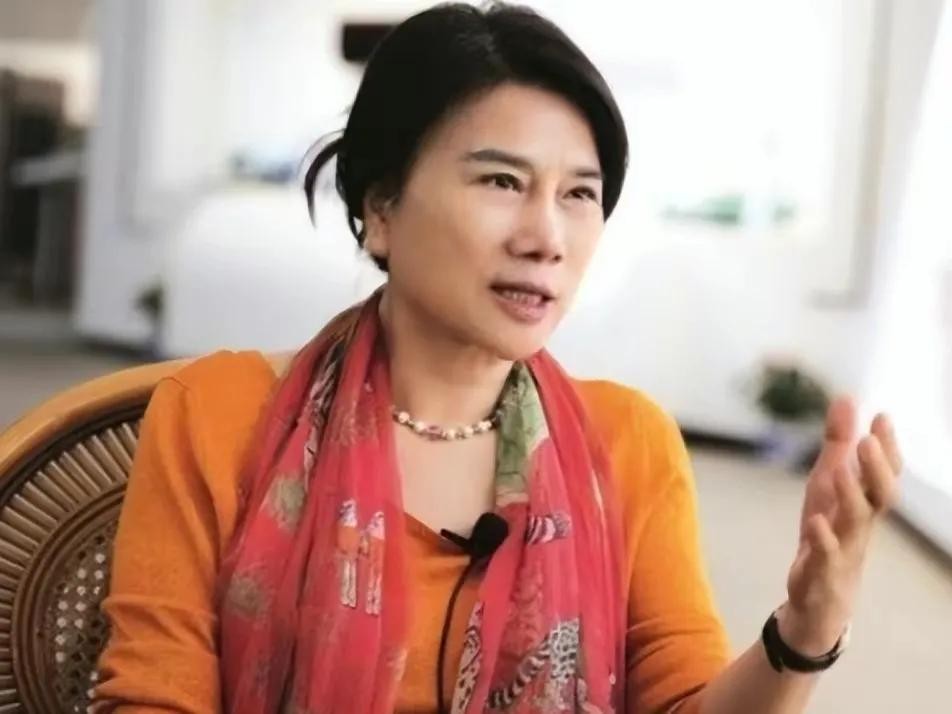 董明珠多少岁丧夫,董明珠30岁丧夫