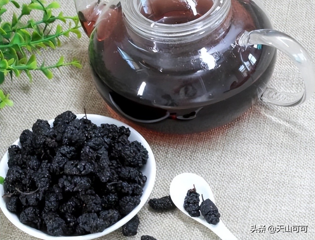 夏天冷泡菊花茶推荐,夏天喝菊花加冰糖