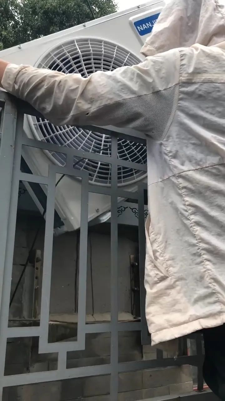 著名演员演戏10年，却蜗居二环10㎡，存款5位数：这么穷？我不信