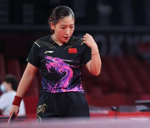 国乒女队王楠,王楠张怡宁女乒团体比赛视频