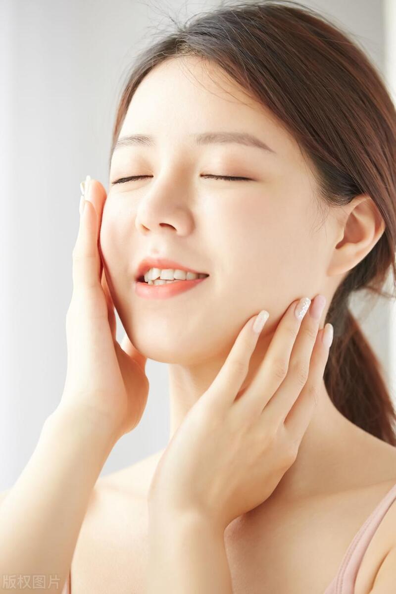 皮肤过敏发红怎么护肤,皮肤干敏起皮泛红怎么快速修复