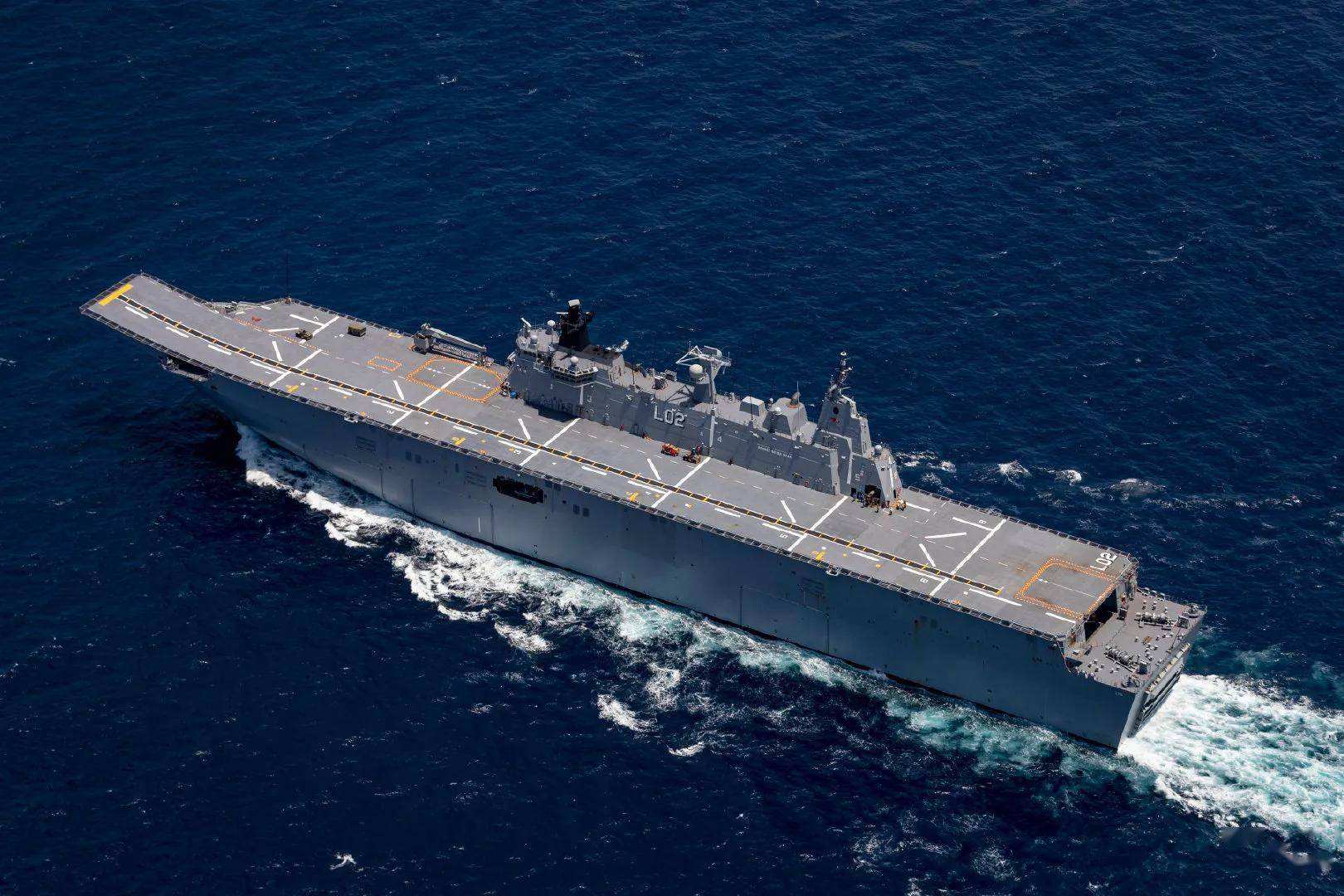 南半球航母,澳大利亚堪培拉号两栖攻击舰