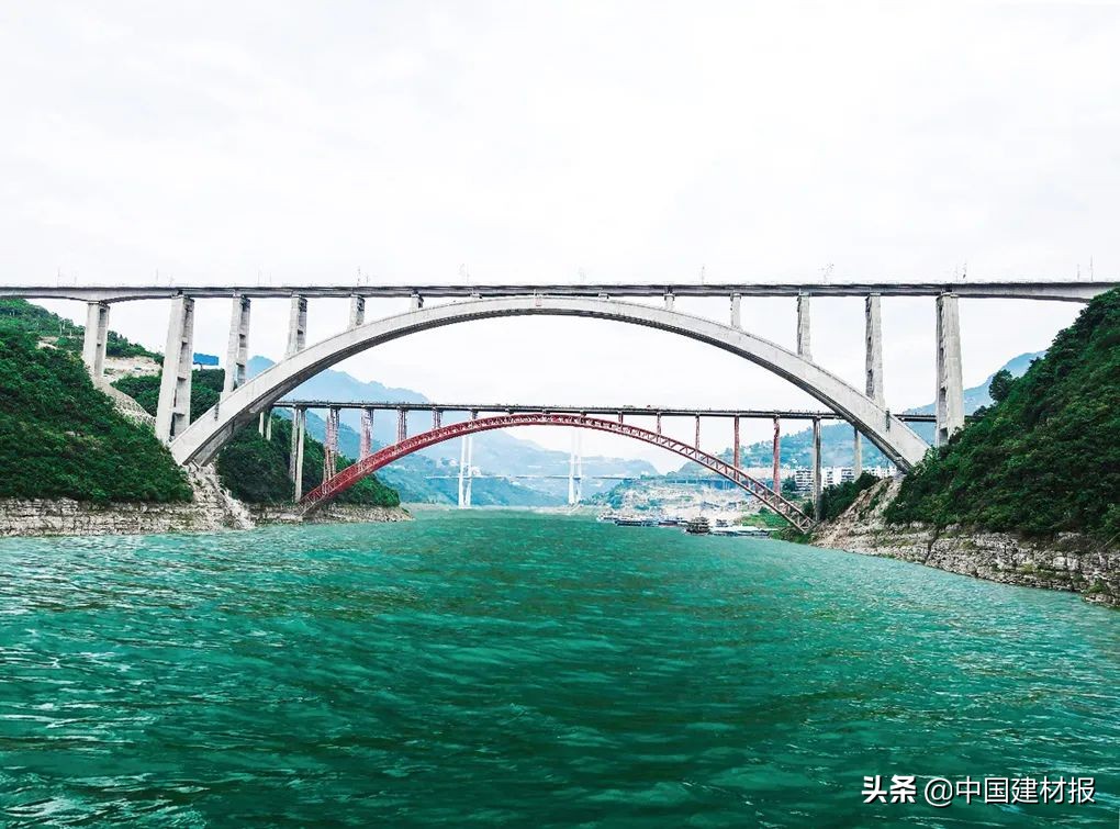 郑万梅溪河大桥铺轨,郑万高铁梅溪河特大桥视频