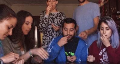 瓜子的油含量较高等于喝油吗,嗑一斤瓜子相当于喝了多少油