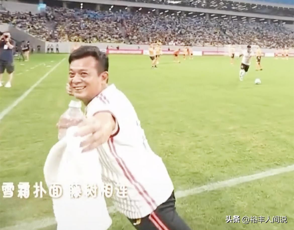 香港明星足球队黄日华多少号,香港明星足球队对黄日华的表现