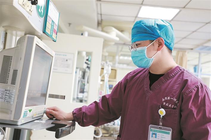 男护士每天的生活,军队男护士日常