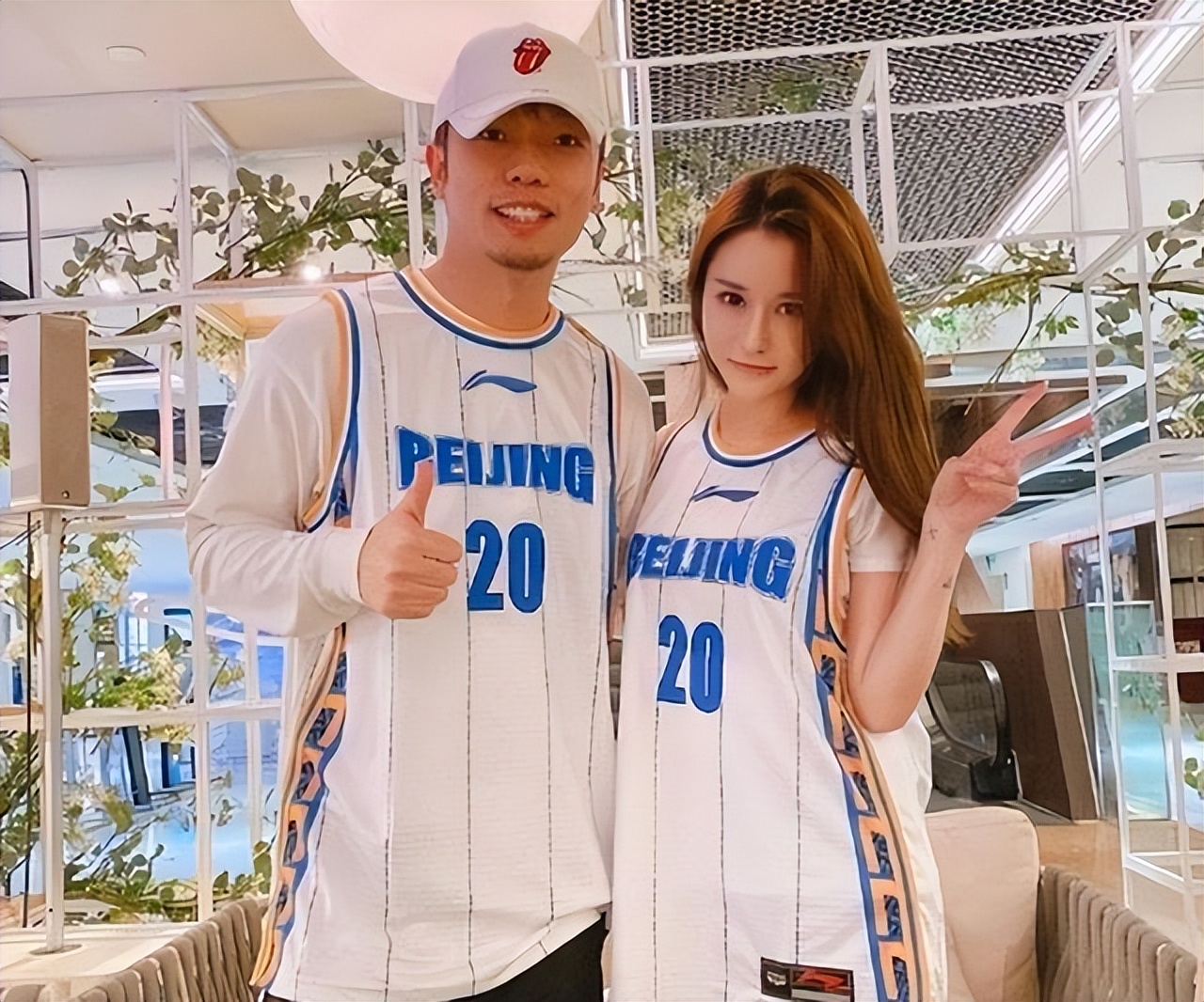 国足太太团肤白貌美,国足太太们颜值逆天