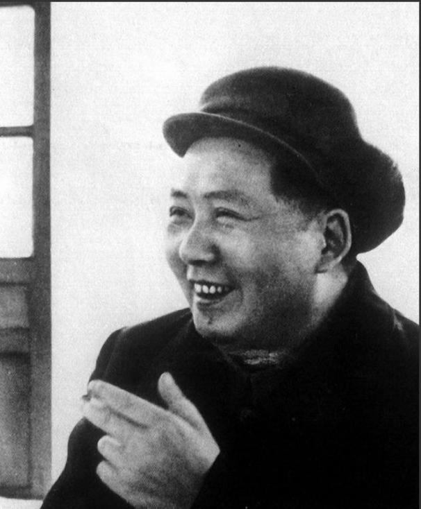 毛主席与香烟:烟瘾很大,晚年独爱贺龙推荐的“132”雪茄烟