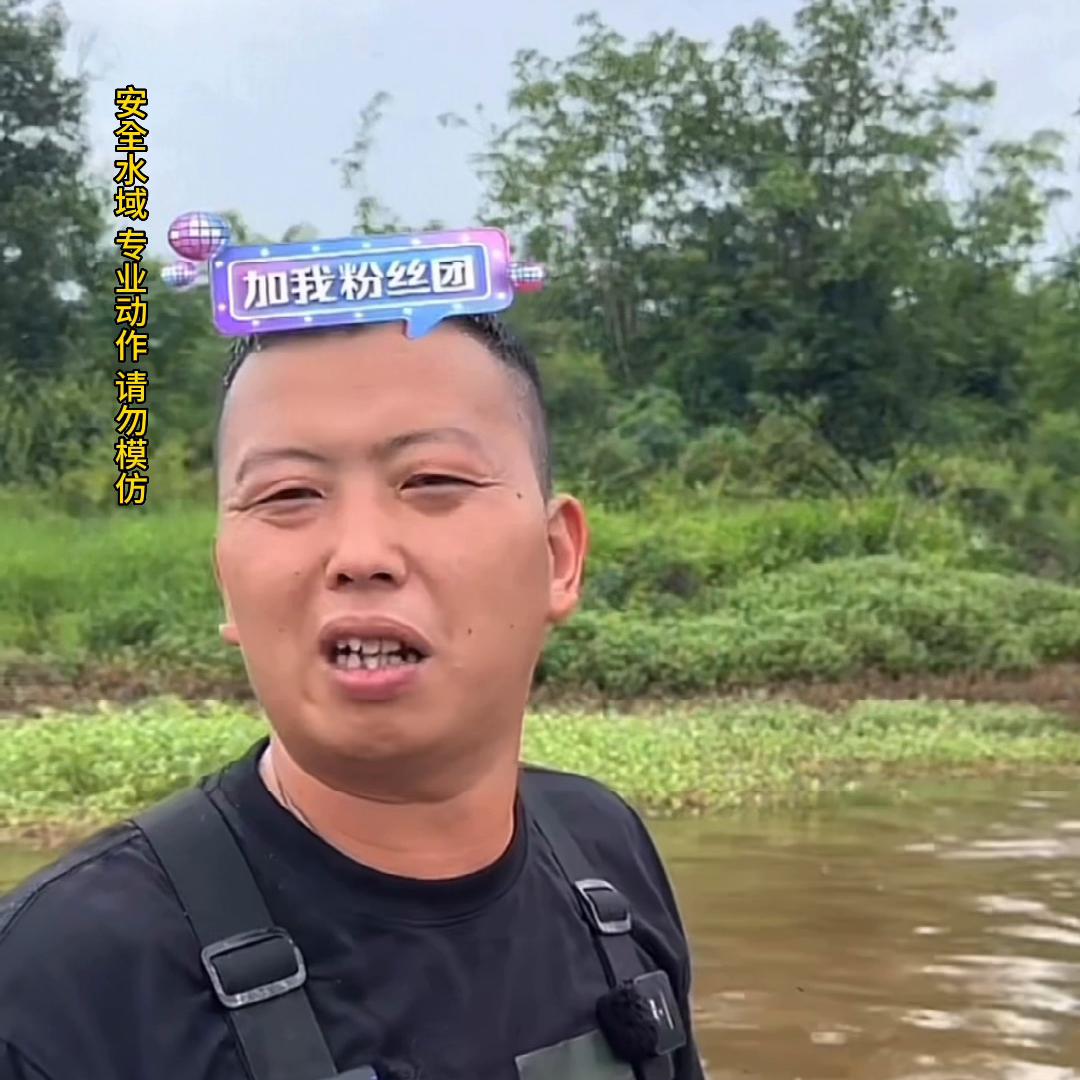 一亩鱼塘能产5000斤鱼,6亩鱼塘一年出10万斤鱼