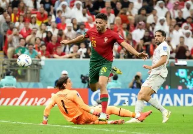 足球帽子戏法视频讲解,足球中帽子戏法的由来