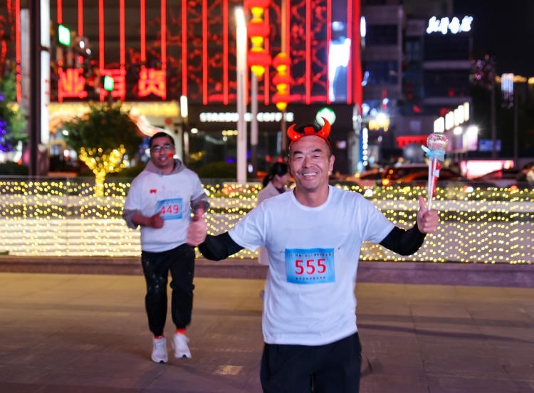 人民至上球场,人民至上广场舞