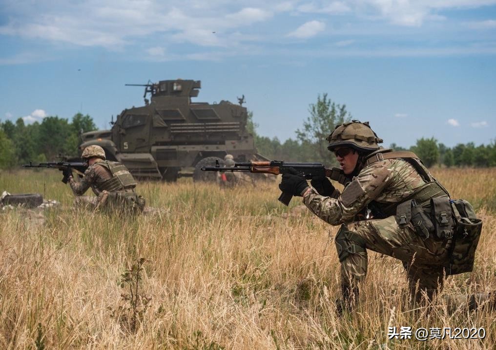 一个旅四个营的进攻,俄上将在扎波罗热方向集结,四路敌军被重创