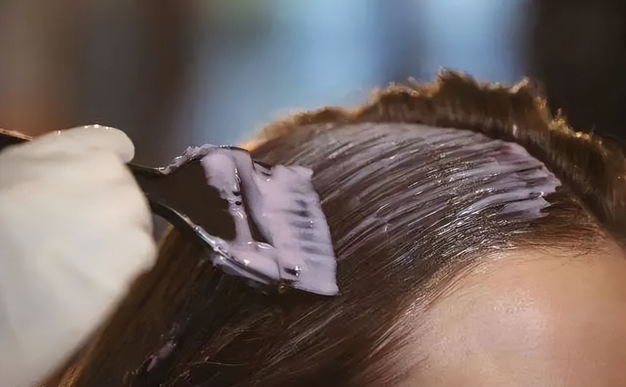 寸头染发染到头皮怎么办,染发染什么颜色最不伤头皮