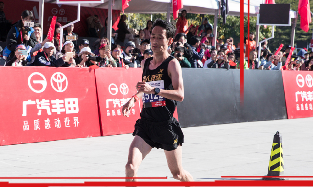 董国建跑过哪些马拉松冠军,董国建马拉松跑鞋