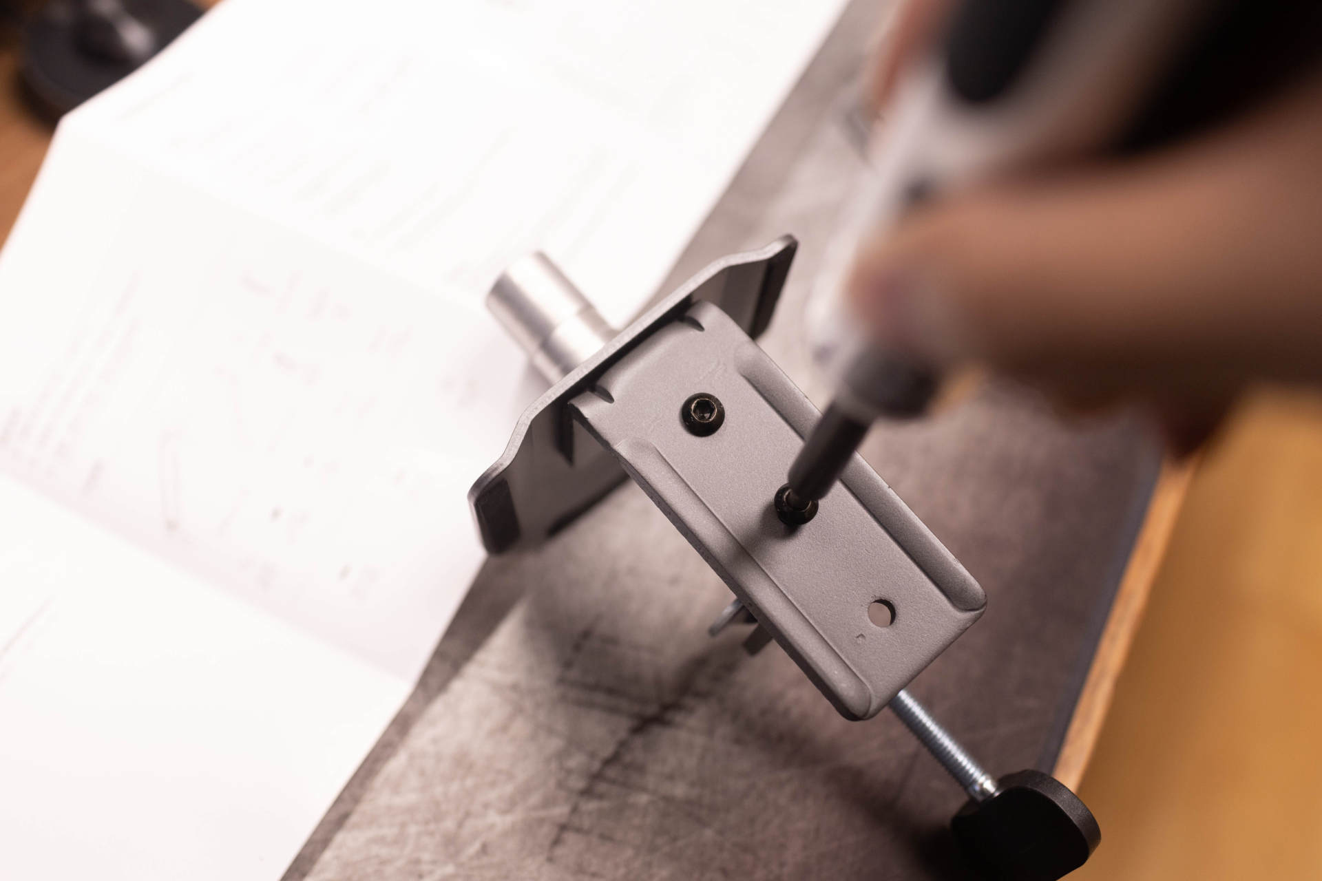 23.8英寸显示器桌面效果,桌面1.3米扩展显示器