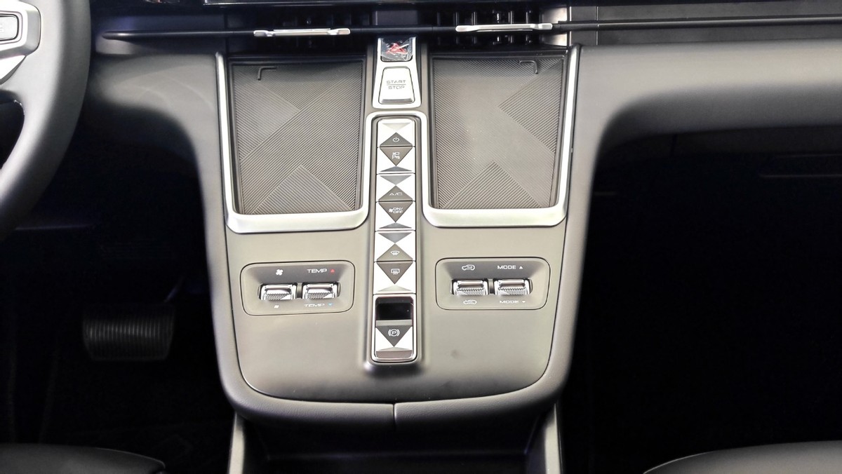 哈弗枭龙max空间宽敞智能配置丰富,哈弗枭龙max4驱