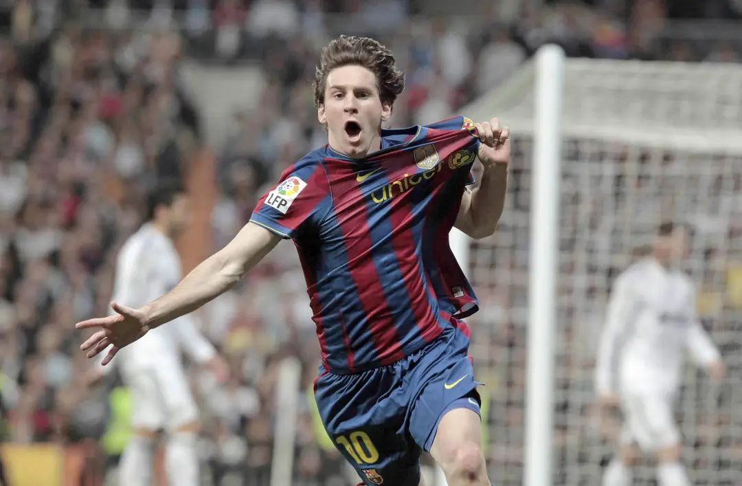 从侏儒到世界球王催泪纪录片,从小患上侏儒症梅西