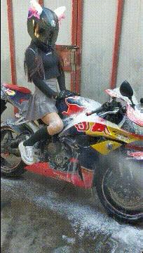 神回复：把大众车标扣下来清灰，里面藏了一个圆球，这是个啥？