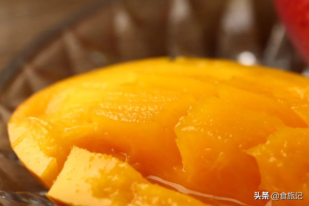 海南贵妃芒树上自然熟,海南三亚树上熟得贵妃芒