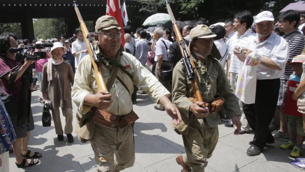 2004年，一位日本老兵来到黑龙江，指着地面：下面有一百多箱*药弹**