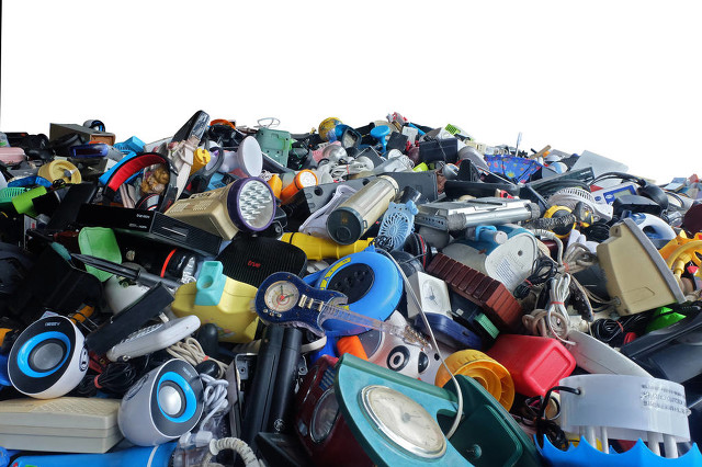 做废旧电子产品回收挣钱吗,废旧电子回收成暴利行业