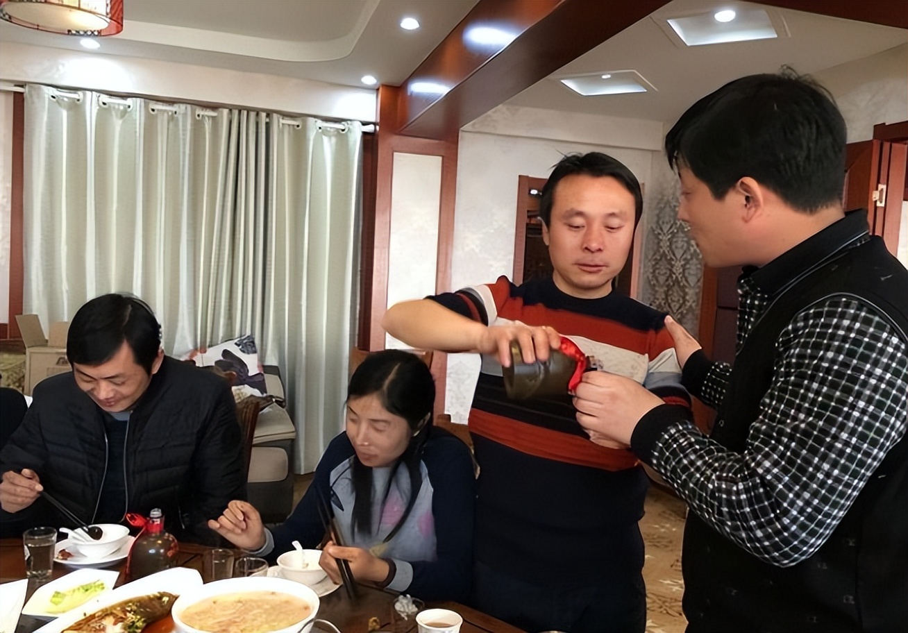 轮到你敬酒时牢记这3句敬酒词,敬酒必备十句话术