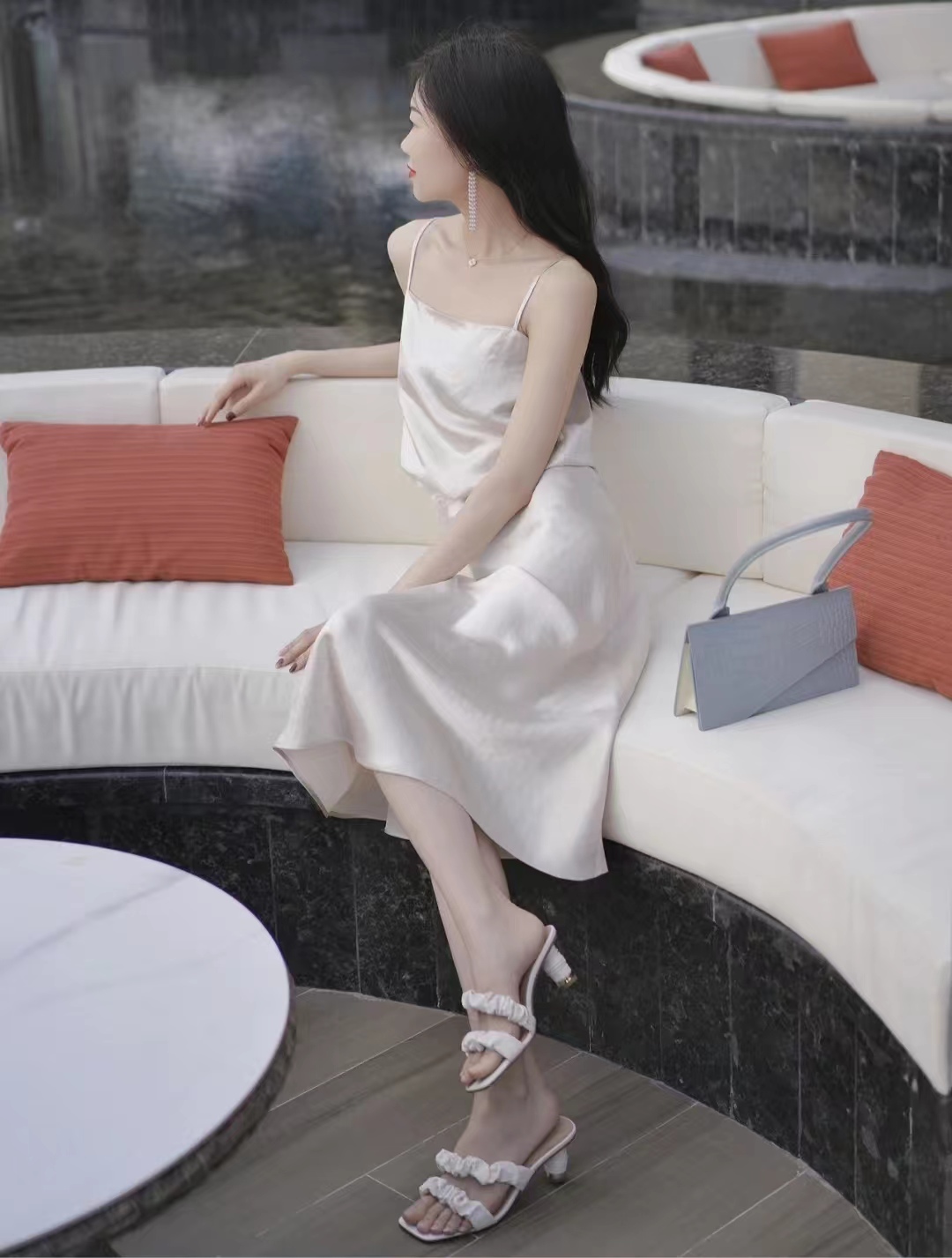 夏天穿什么衣服比较凉快,夏天穿什么衣服比较透气比较不会产生静电