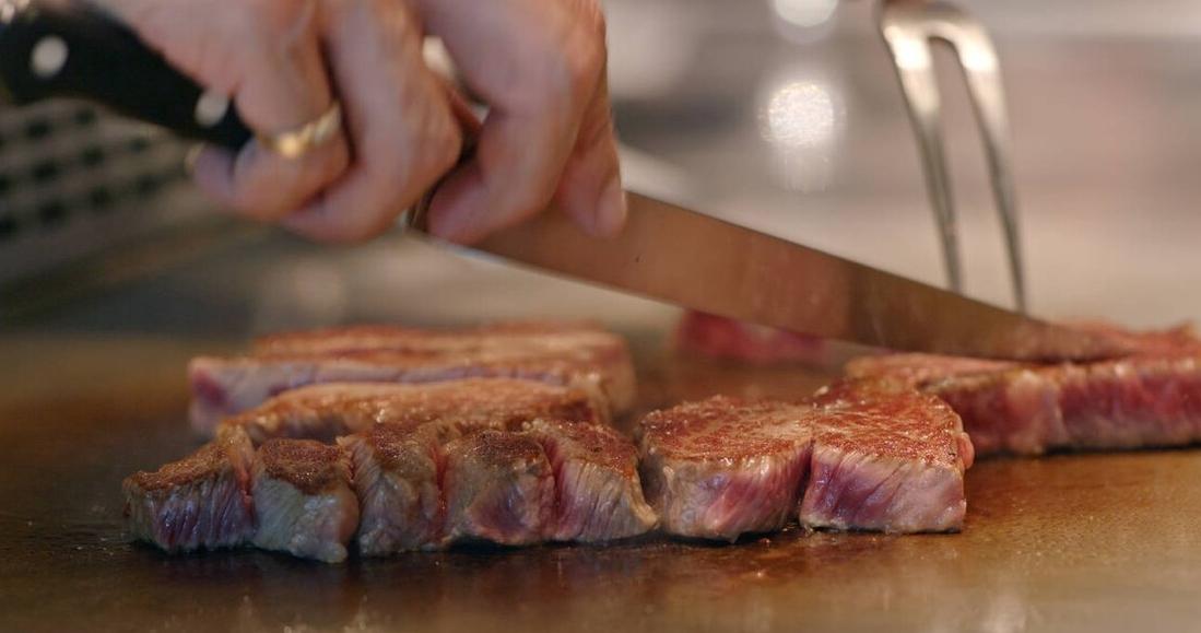 燃情铁板万物烧，烈焰闻香识味趣