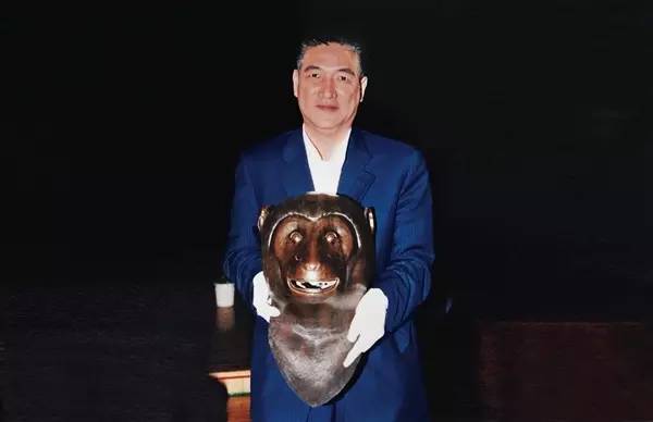 *物文**情结、带国宝回家，为何他被称为艺术拍卖市场的领路人？