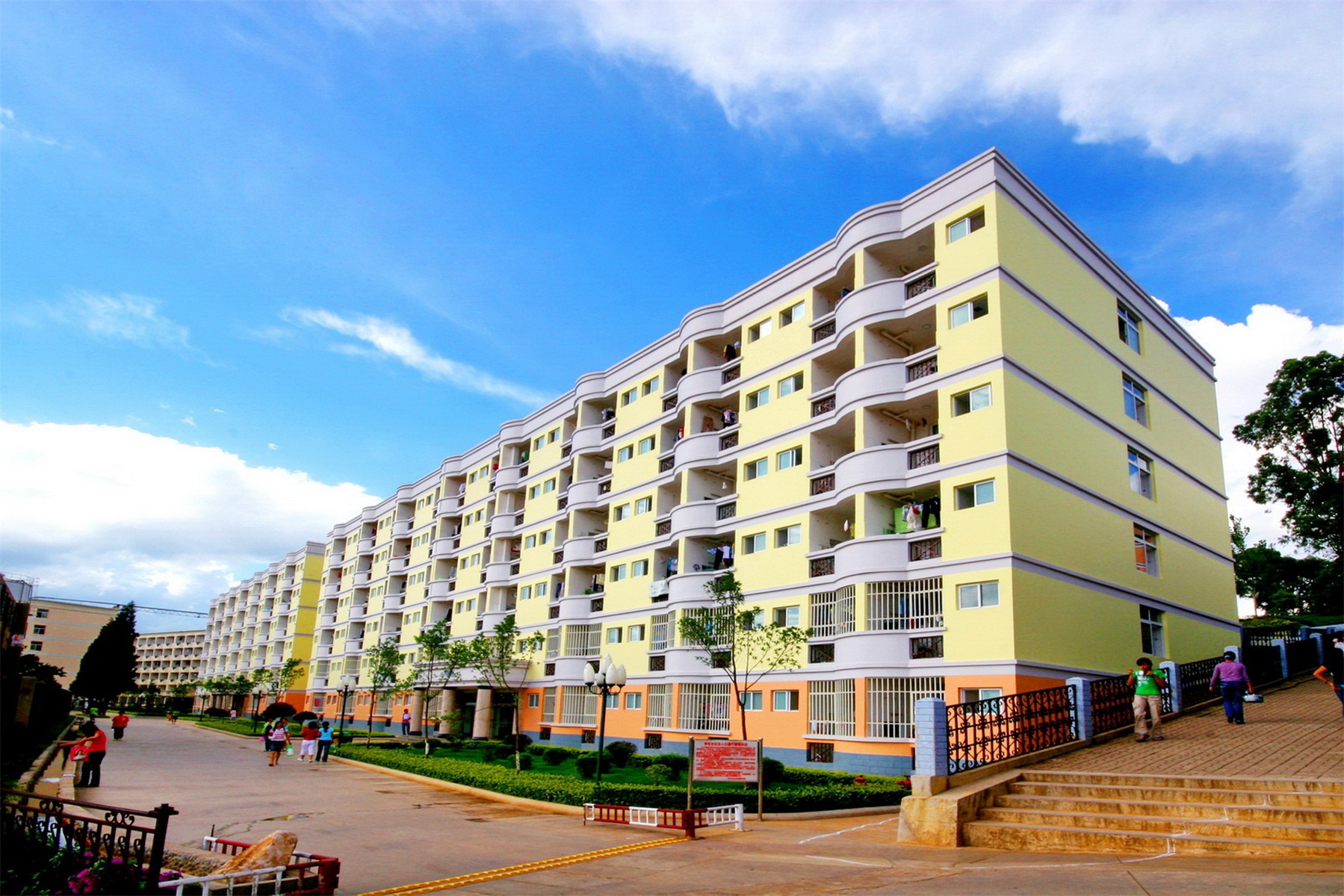 曲靖师范学院对比大理大学,曲靖师范学院和曲靖师范是一个吗