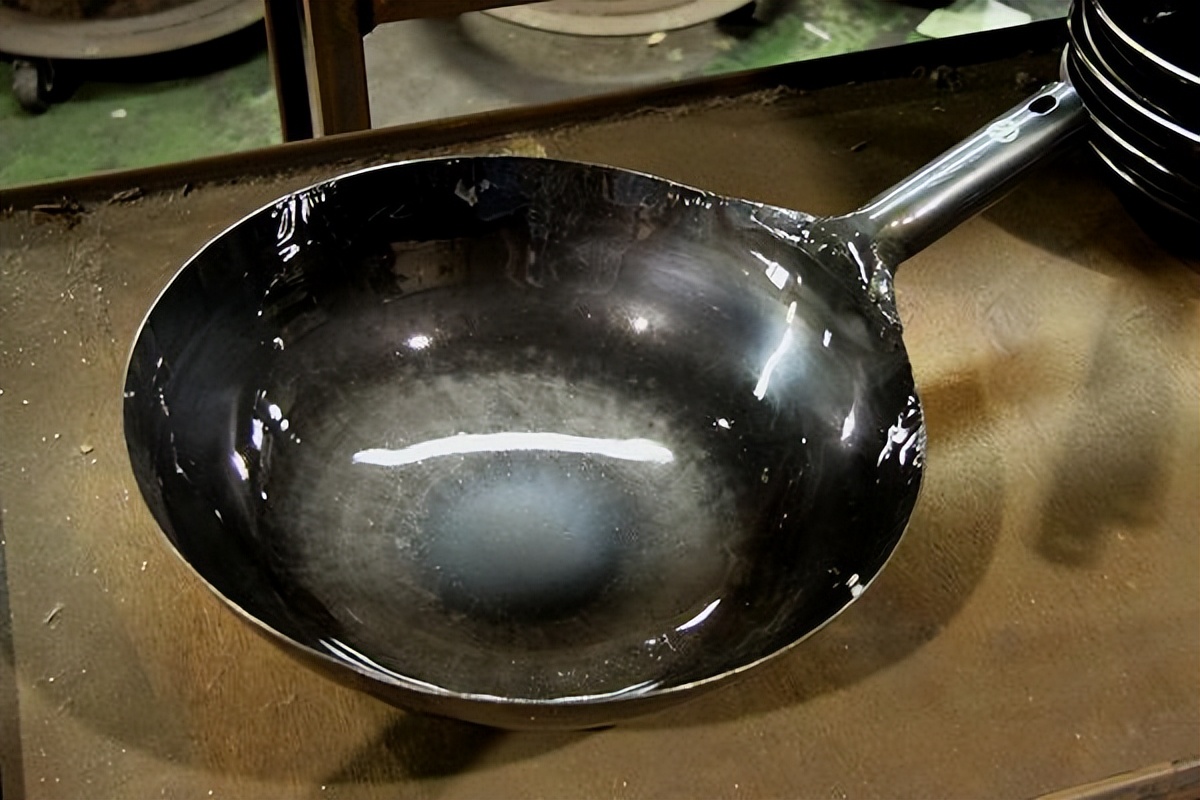 央视曝光的毒铁锅,央视曝光夺命铁锅怎么辨别