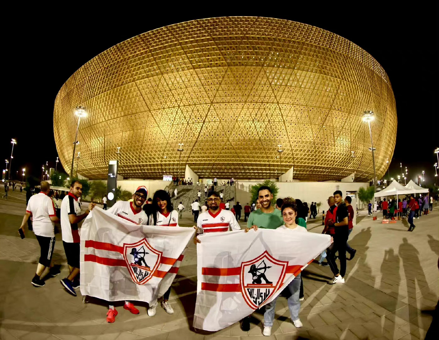 “宏伟的卢塞尔球场是我们对足球热爱的证明，也是我们的承诺”