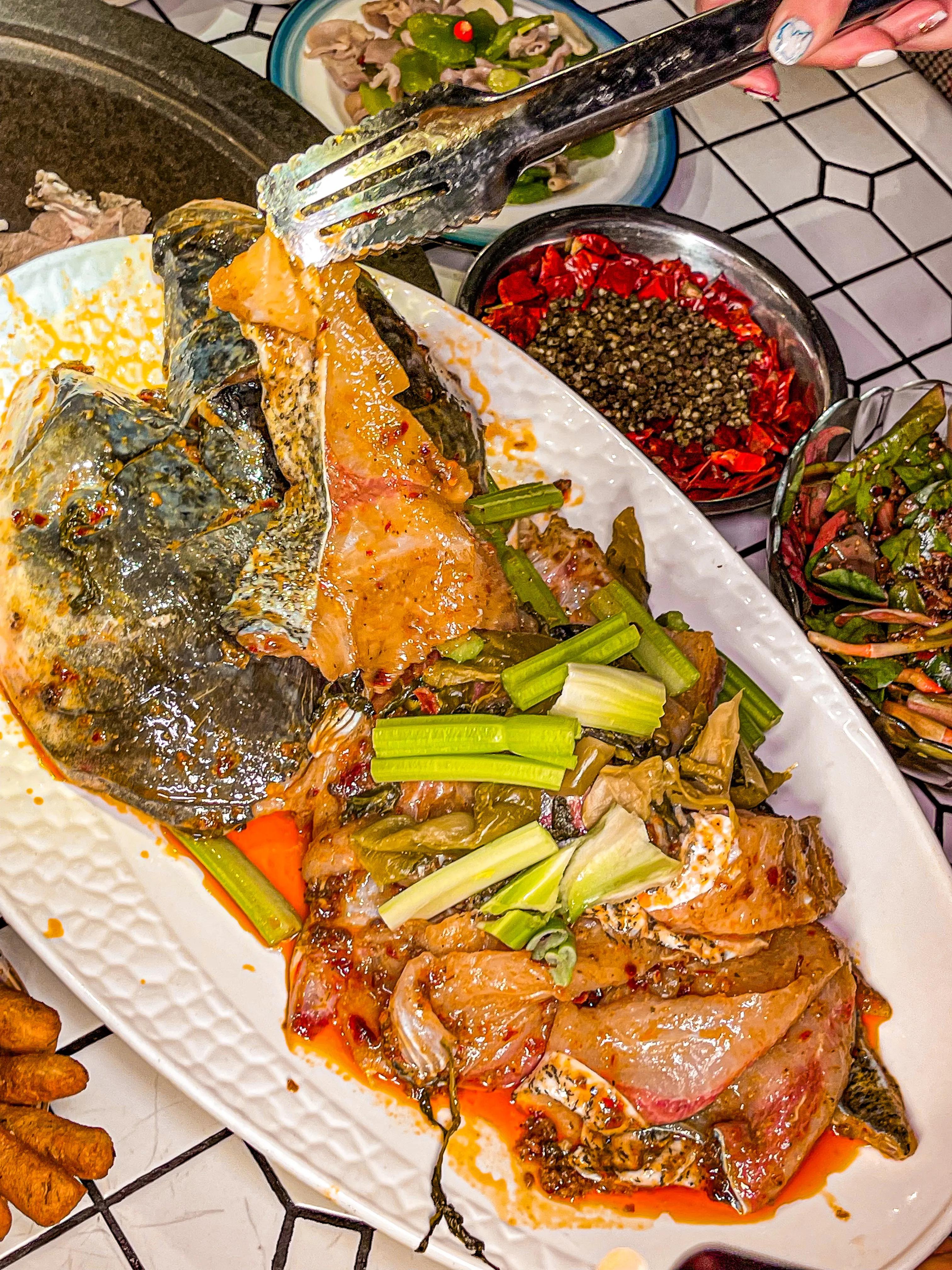 吹爆的火锅店,吹爆这家小店的烤饼味道绝了