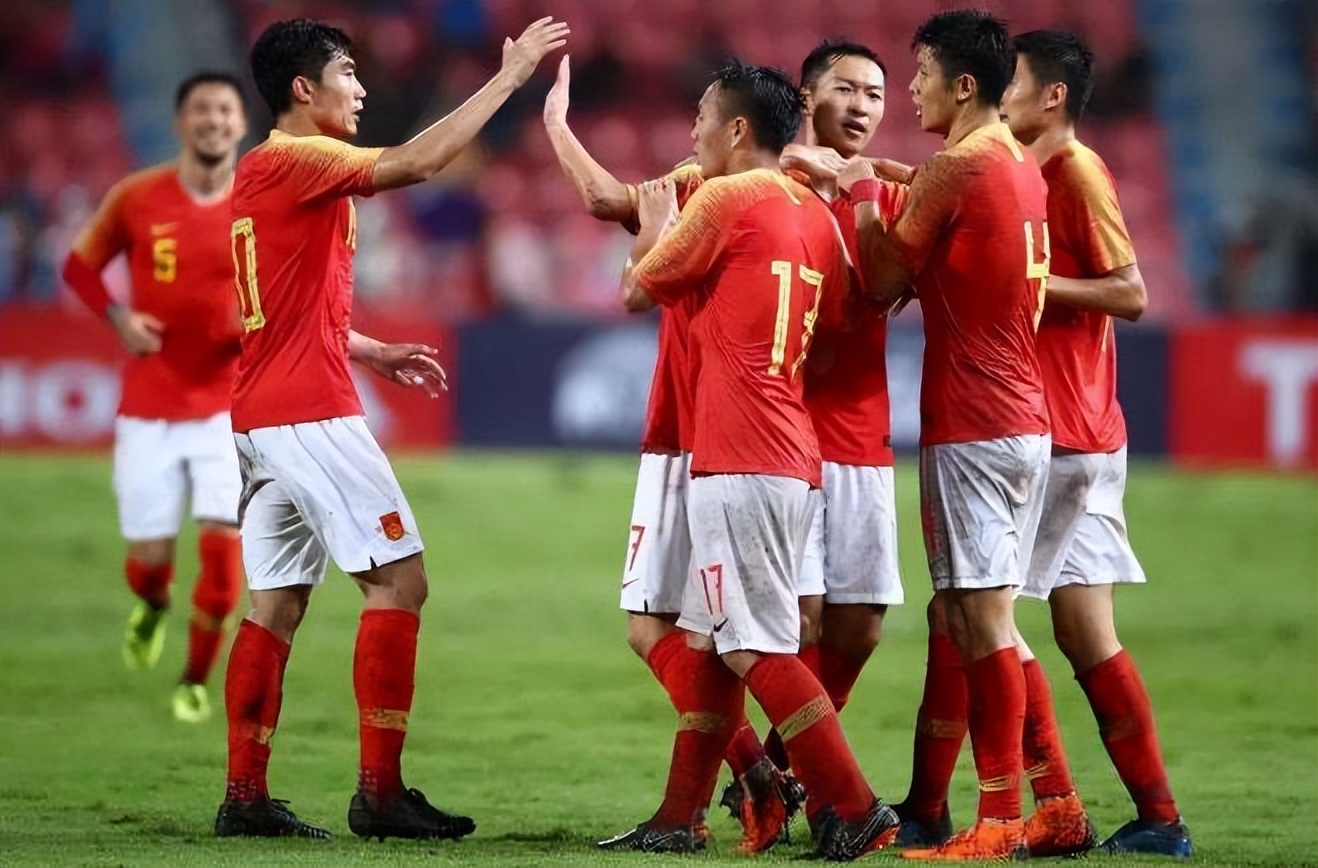 中国男足4比0击败泰国队,中国男足4比2输韩国比赛