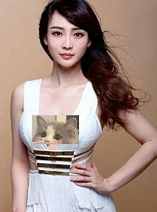 半露*裤内**、露下乳？这些女明星真是把诱惑穿在了身上