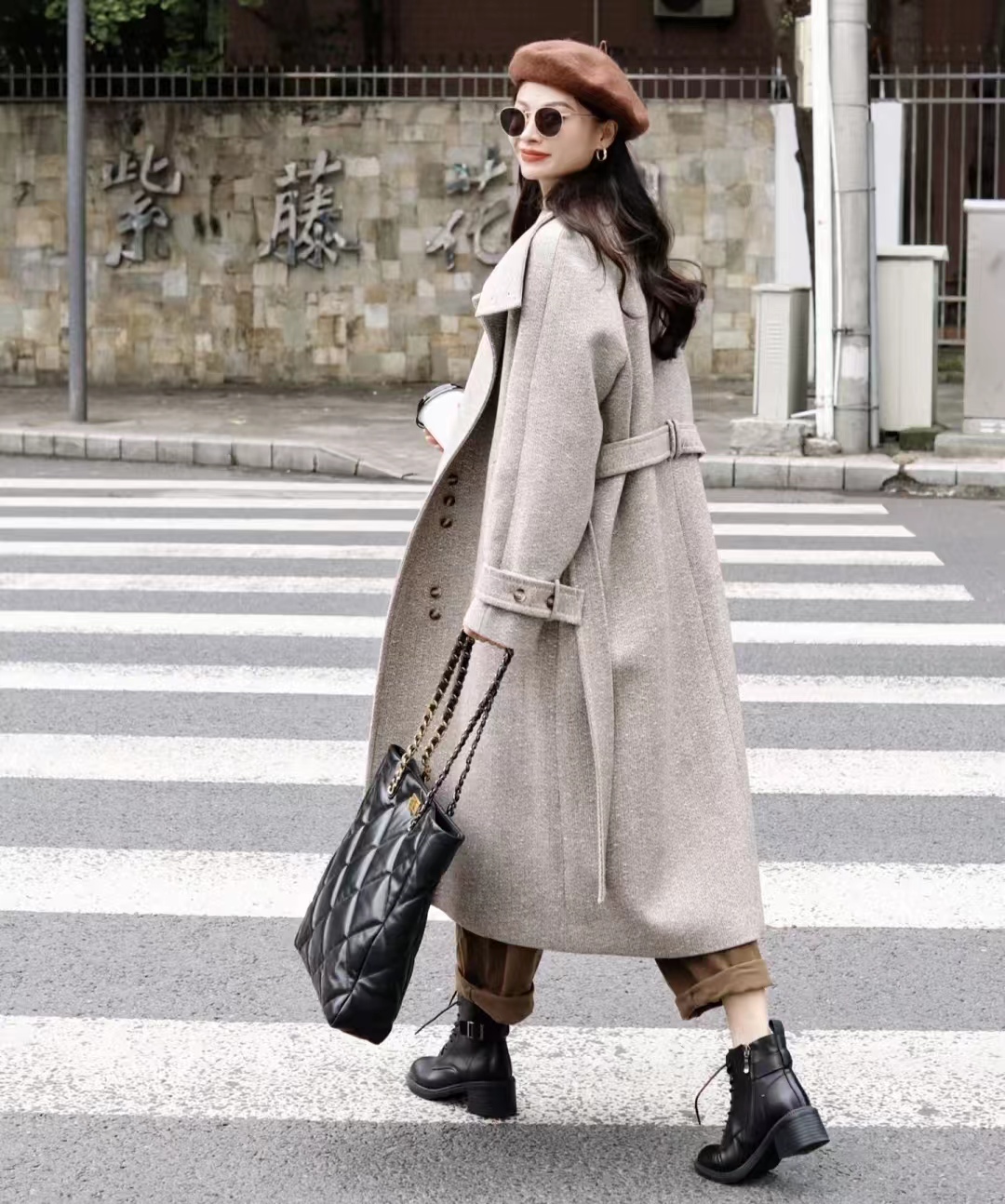 燕麦色大衣内搭什么颜色毛衣,燕麦色大衣高级穿搭图片