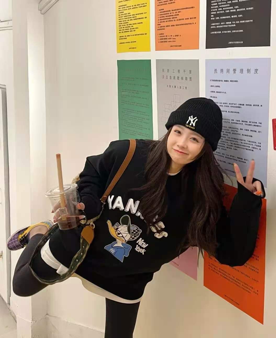 为什么感觉戴帽子很丑,戴帽子适合的穿搭