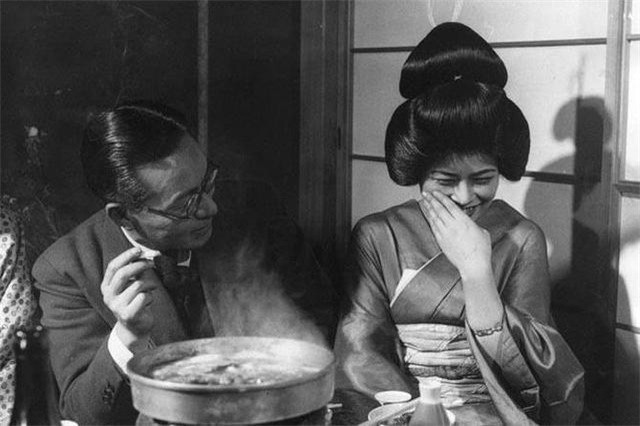 日本*女妓**玛丽，为等到心上人归来，78岁仍靠站街赚钱，受国人敬仰