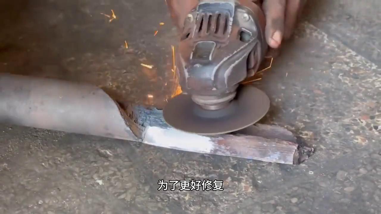 巴铁师傅三颗铆钉修复断裂的卡车半轴#专业的事交给专业的人