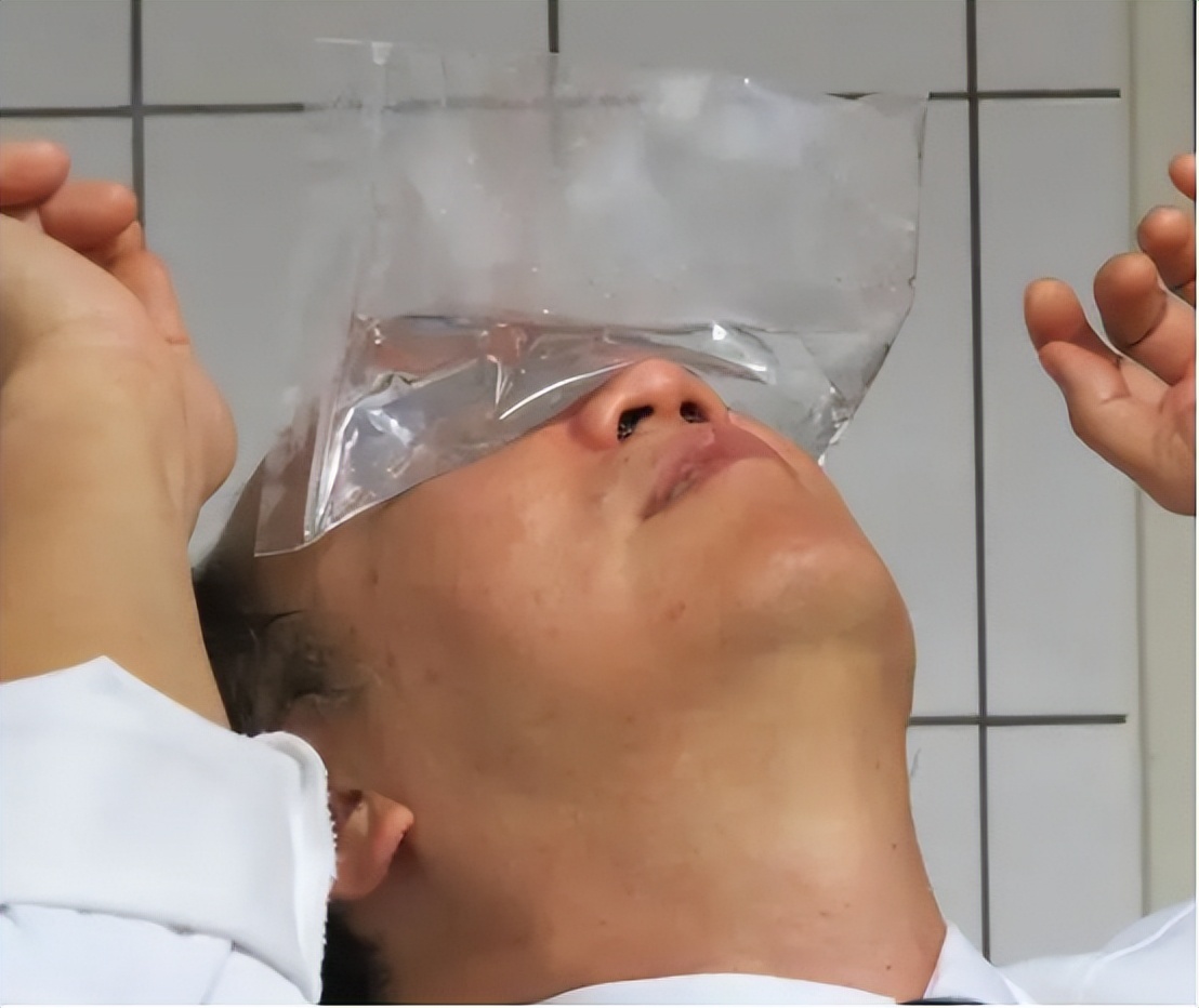 眼睛里进脏东西了用什么眼药水,眼睛里进了脏东西揉没有了去哪了