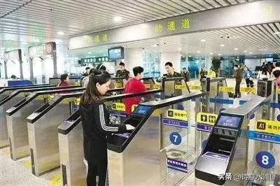 1987年我去香港探亲，申请繁琐过关费时口吐怨言，回程却说值得