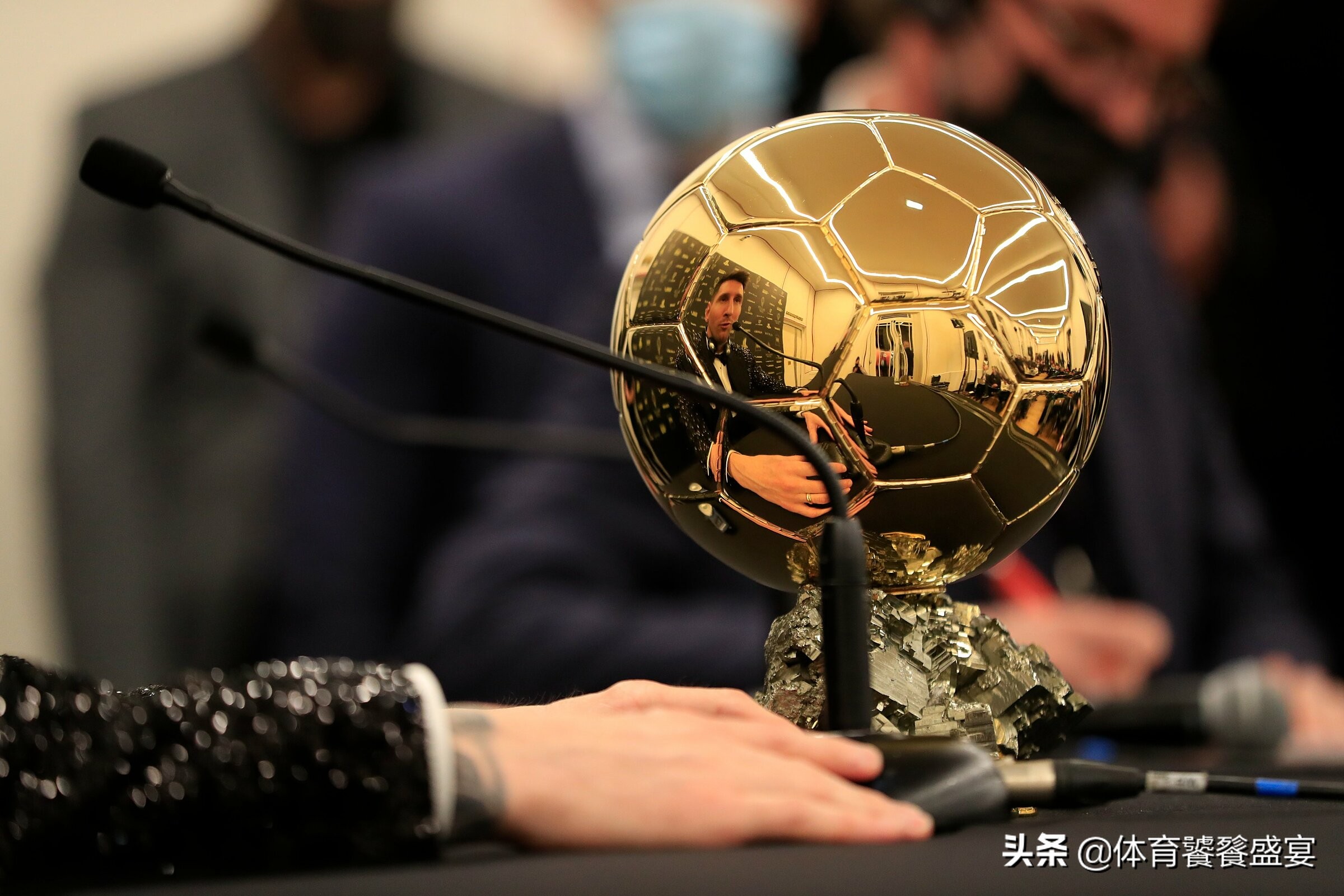 金球奖的金球是金的吗,金球奖是最高荣誉吗