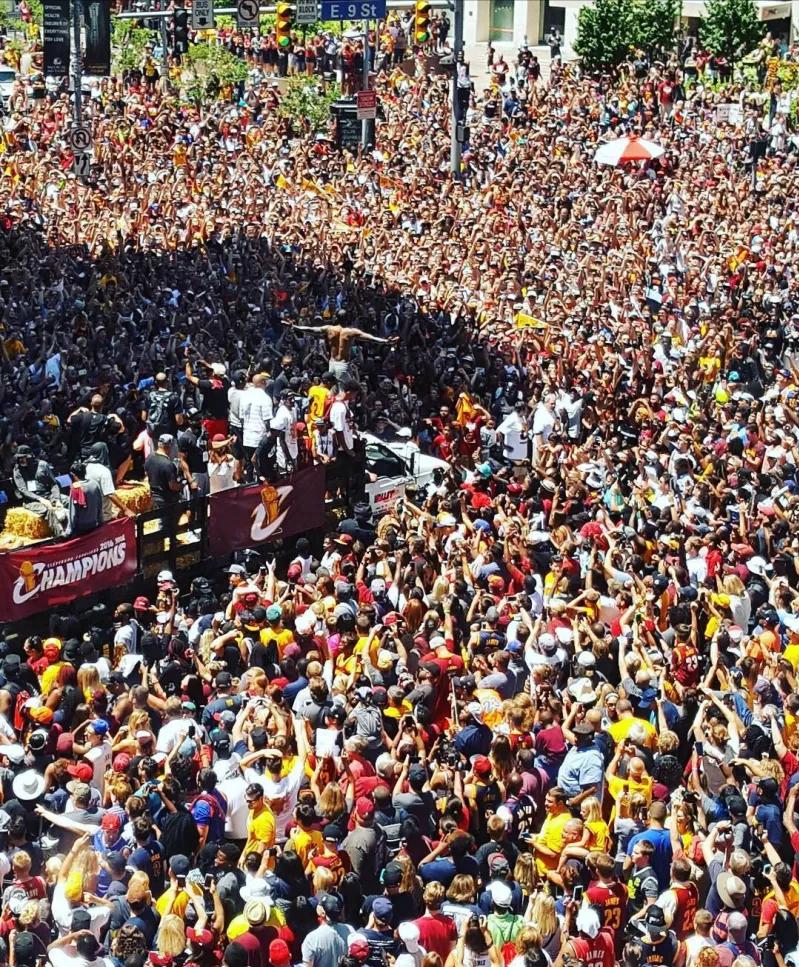 用一生来对抗傲慢与偏见，万字长文记录库里的乔丹精神