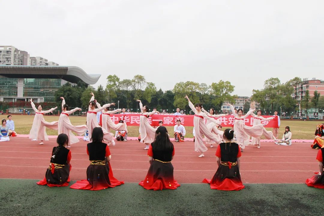 师徒结对薪火传，魔棒点火显智慧！华西中*运学**动会开幕式，燃了