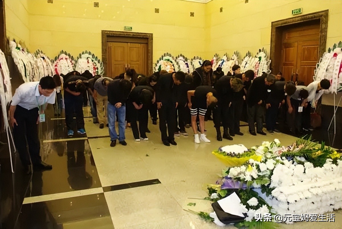 逝者穿自己的衣服可以火化吗,火化时可以穿衣服吗