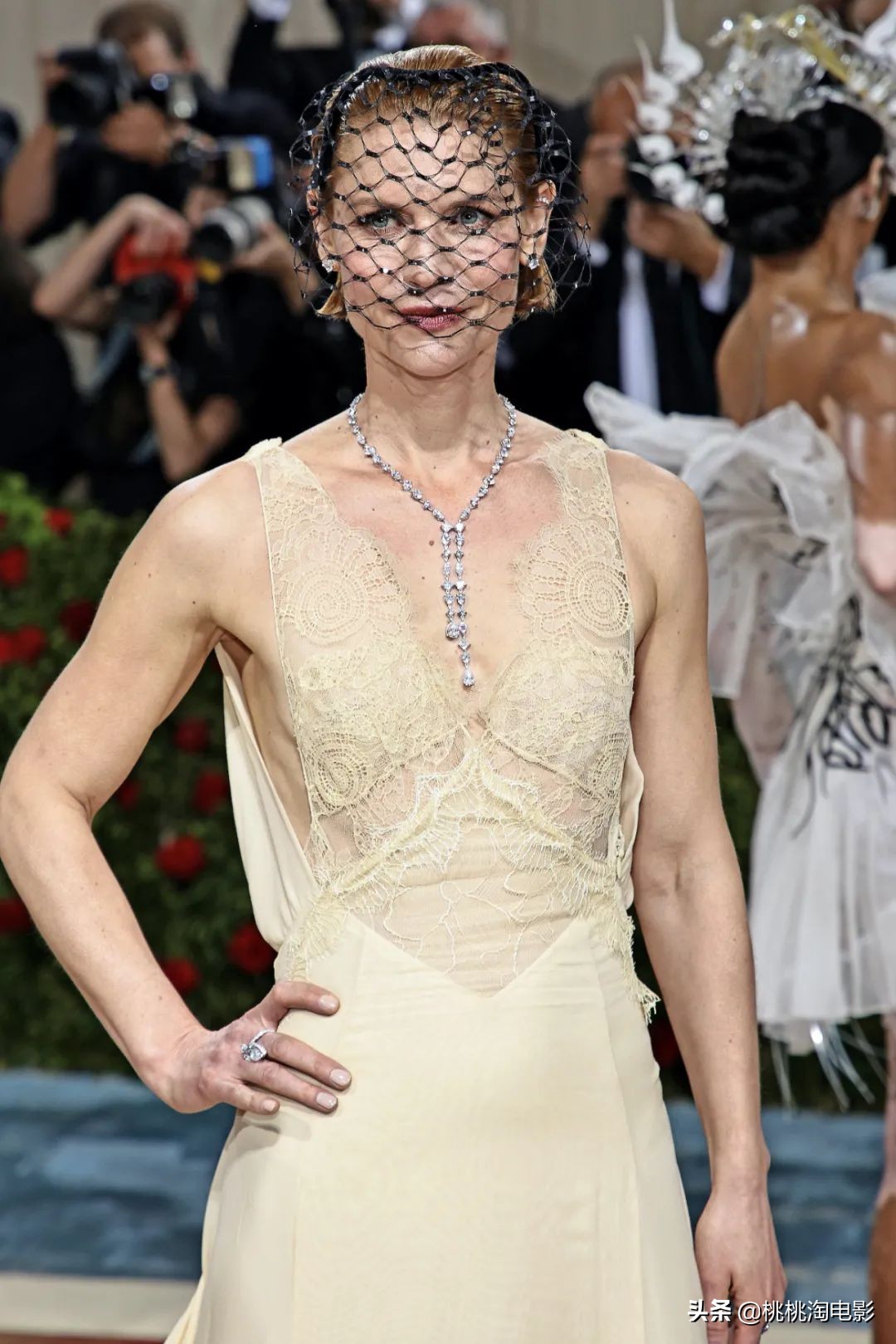 metgala群星红毯造型,2022metgala红毯完整版